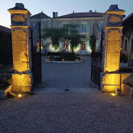 Hostal La Grange Terrou Saint-Germain-de-Confolens Exterior foto
