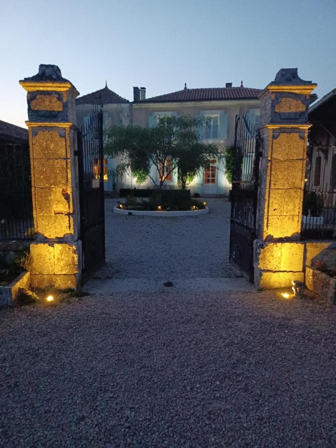 Hostal La Grange Terrou Saint-Germain-de-Confolens Exterior foto