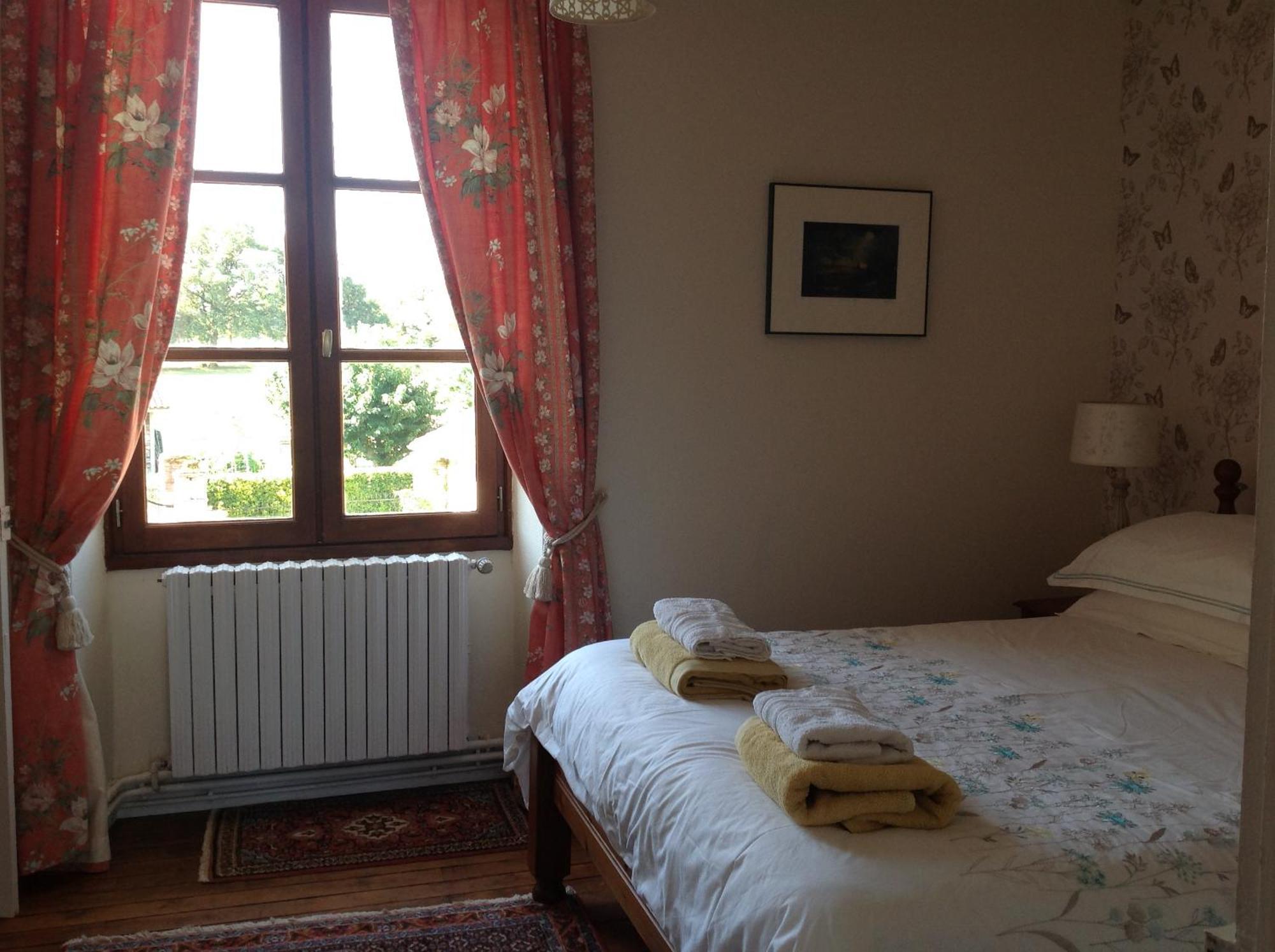 Hostal La Grange Terrou Saint-Germain-de-Confolens Exterior foto