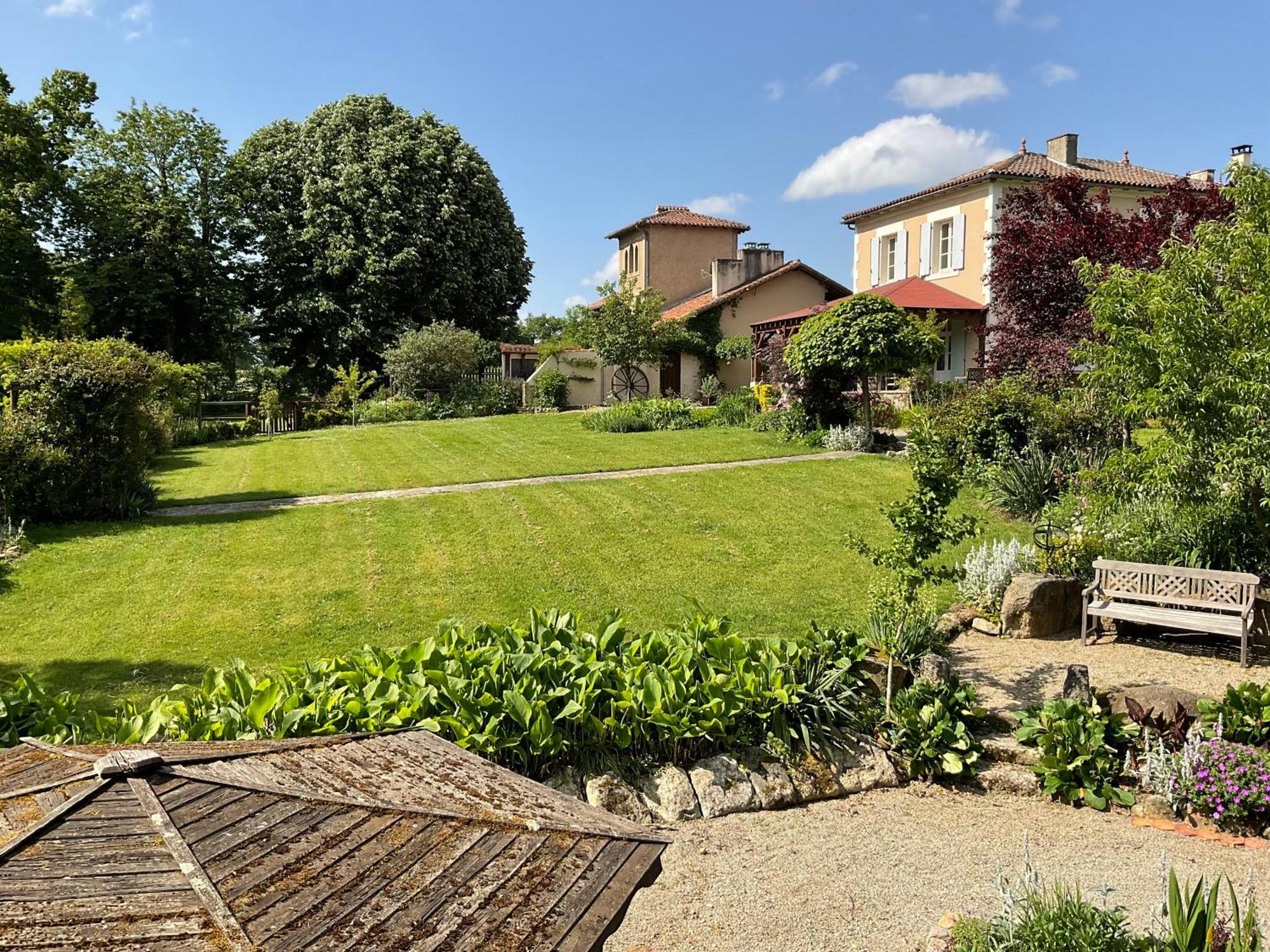 Hostal La Grange Terrou Saint-Germain-de-Confolens Exterior foto