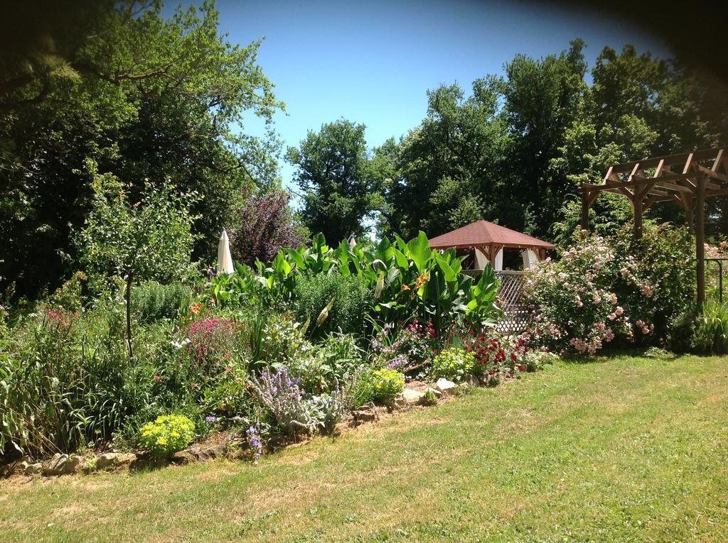 Hostal La Grange Terrou Saint-Germain-de-Confolens Exterior foto